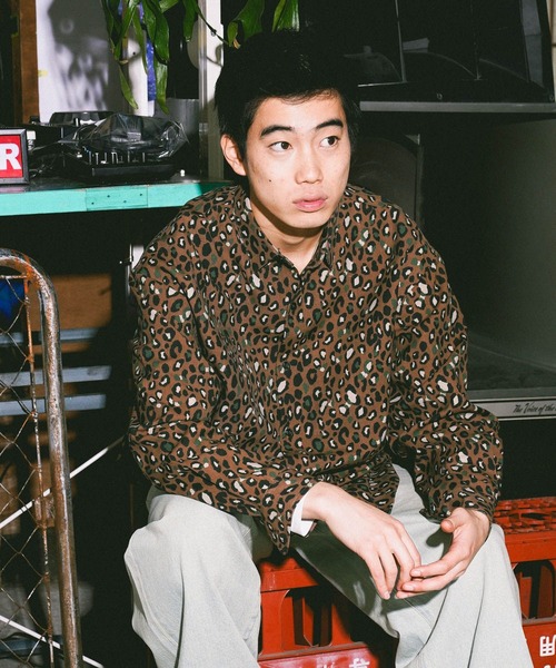 niko and...（ニコアンド）の「総柄プリントシャツ（シャツ/ブラウス・メンズ・イエロー/ブラック/ブラウン・LARGE/MEDIUM）」の17枚目の写真