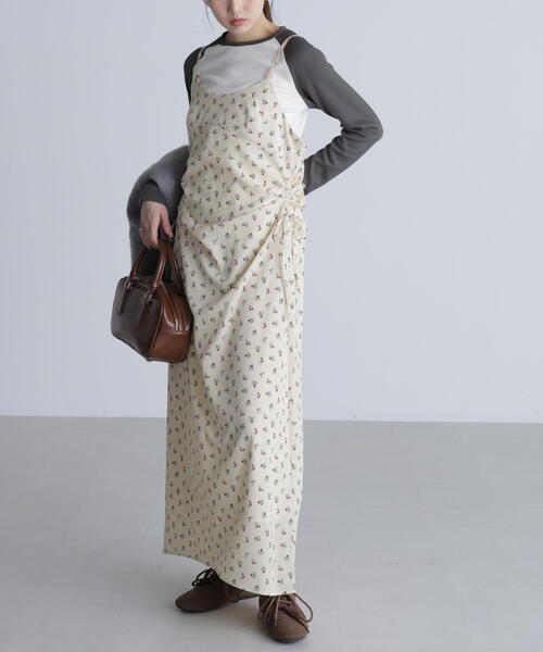 FREE'S MART(フリーズマート)の「◆小花柄ドロストキャミワンピース(ワンピース・レディース・ブラック系その他/ホワイト系その他・FREE)」の1枚目の写真