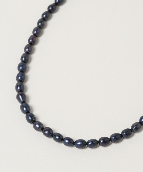 A part by（アパートバイ）の「タンスイパールショートネックレス（ネックレス・レディース・アイボリー/ネイビー・FREE）」の7枚目の写真