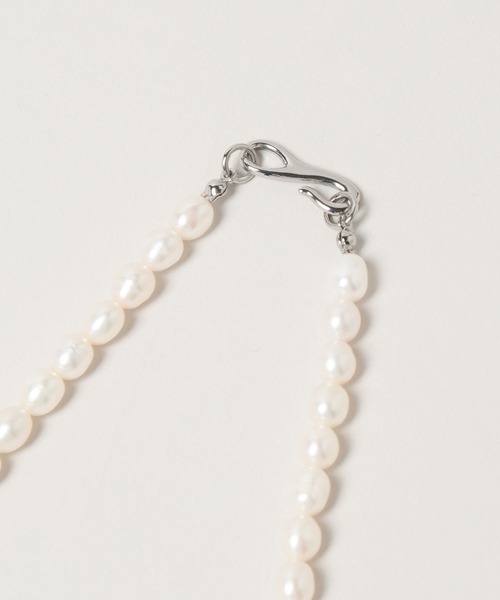 A part by（アパートバイ）の「タンスイパールショートネックレス（ネックレス・レディース・アイボリー/ネイビー・FREE）」の9枚目の写真