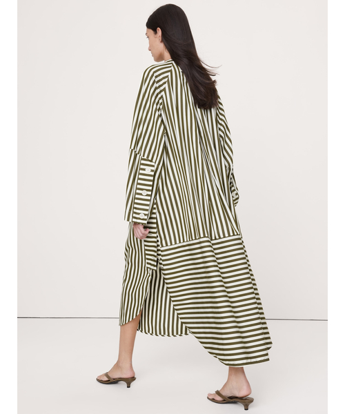 Banana Republic(バナナリパブリック)の「コットン ポプリン ビッグボタン シャツドレス(ワンピース・レディース・オリーブ/ブラック・XS/S/M/L)」の4枚目の写真