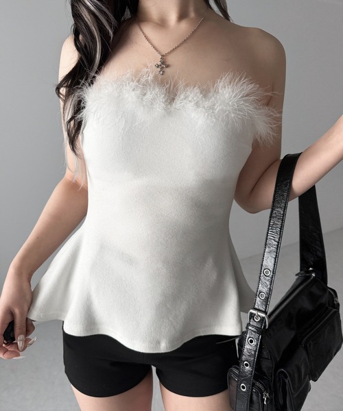 me+em select(ミームセレクト)の「フェイクファーペプラムベアトップス / fake fur peplum bare tops(その他トップス・レディース・ホワイト/ブラック・FREE)」の2枚目の写真