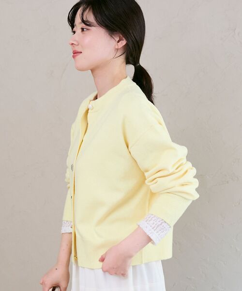 le.coeur blanc（ルクールブラン）の「ビジューボタンカーディガン（カーディガン/ボレロ・レディース・ライトグレー/ネイビー/レモンイエロー・38）」の22枚目の写真