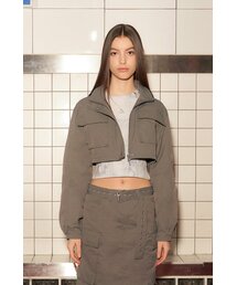 AFTERHOURS（アフターアワーズ）の「HOODED CROP JACKET (KHAKI-GREY)（ナイロンジャケット）」