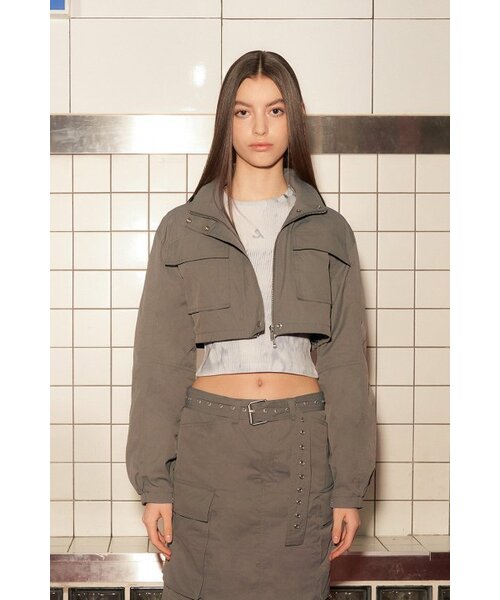 AFTERHOURS(アフターアワーズ)の「HOODED CROP JACKET (KHAKI-GREY)(ナイロンジャケット・レディース・その他・FREE)」の1枚目の写真