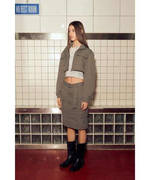 AFTERHOURS(アフターアワーズ)の「HOODED CROP JACKET (KHAKI-GREY)(ナイロンジャケット・レディース・その他・FREE)」の3枚目の写真