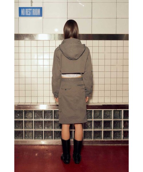 AFTERHOURS(アフターアワーズ)の「HOODED CROP JACKET (KHAKI-GREY)(ナイロンジャケット・レディース・その他・FREE)」の4枚目の写真