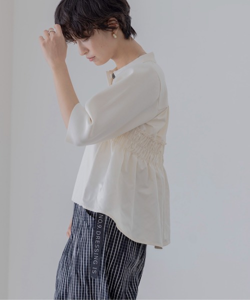 Eimee Law(エイミーロウ)の「シャーリングフレア切替ポロニットトップス(ニット/セーター・レディース・ライトグレー/ブラック/アイボリー・FREE)」の8枚目の写真