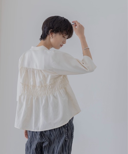 Eimee Law(エイミーロウ)の「シャーリングフレア切替ポロニットトップス(ニット/セーター・レディース・ライトグレー/ブラック/アイボリー・FREE)」の9枚目の写真
