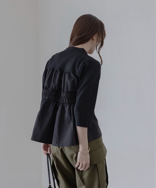 Eimee Law(エイミーロウ)の「シャーリングフレア切替ポロニットトップス(ニット/セーター・レディース・ライトグレー/ブラック/アイボリー・FREE)」の19枚目の写真