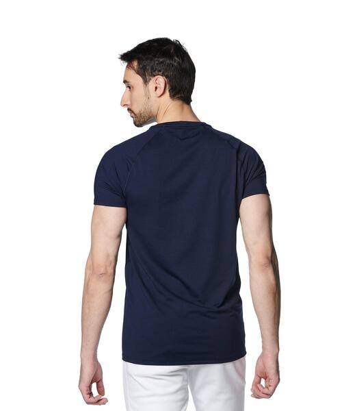 UNDER ARMOUR(アンダーアーマー)の「UAヒートギア コンフォート フィッティド ショートスリーブ クルーネック シャツ(ベースボール/メンズ)(Tシャツ/カットソー・メンズ・ネイビー・2XL/3XL/M/L/S/XL)」の4枚目の写真