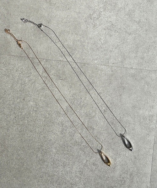 un dix cors（アンディコール）の「オーバルワンポイントネックレス（リング・レディース・シルバー/ゴールド・FREE）」の4枚目の写真