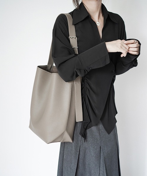 folka（フォルカ）の「1D54-KR ワンショルダー ポーチ付 バケツトート（トートバッグ・レディース・グレー/ブラック・ONESIZE）」の6枚目の写真