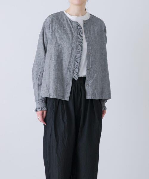 かぐれ（カグレ）の「コットンリネンフリルブラウス（シャツ/ブラウス・レディース・オフホワイト/チェック/ネイビー・FREE）」の3枚目の写真