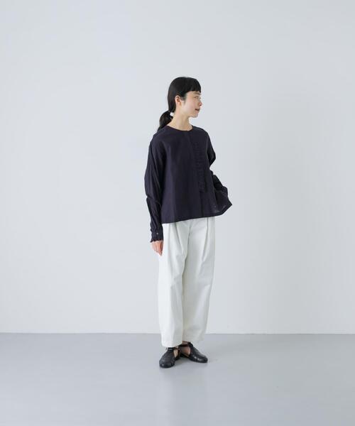 かぐれ（カグレ）の「コットンリネンフリルブラウス（シャツ/ブラウス・レディース・オフホワイト/チェック/ネイビー・FREE）」の17枚目の写真