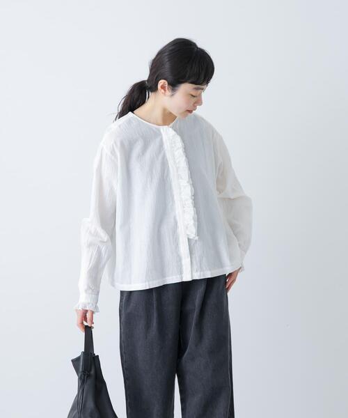 かぐれ（カグレ）の「コットンリネンフリルブラウス（シャツ/ブラウス・レディース・オフホワイト/チェック/ネイビー・FREE）」の9枚目の写真