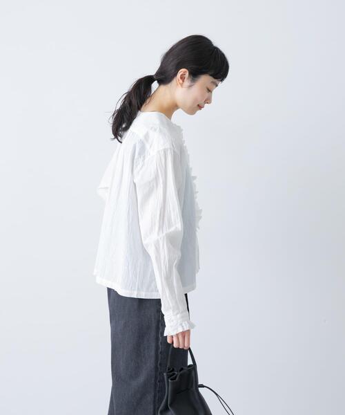 かぐれ（カグレ）の「コットンリネンフリルブラウス（シャツ/ブラウス・レディース・オフホワイト/チェック/ネイビー・FREE）」の10枚目の写真