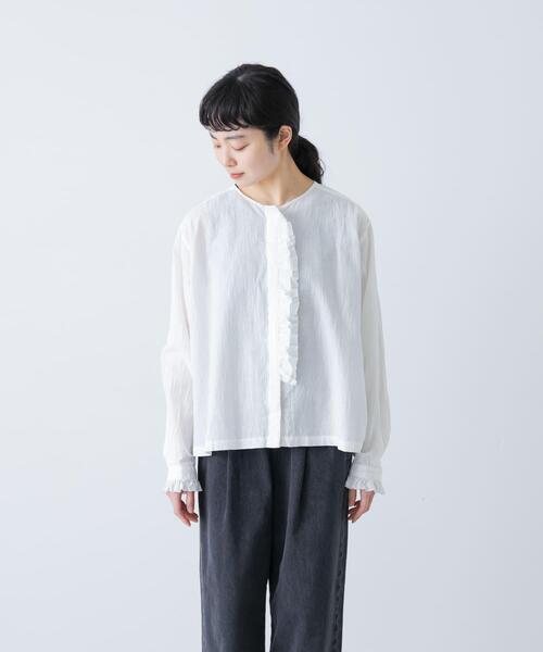 かぐれ（カグレ）の「コットンリネンフリルブラウス（シャツ/ブラウス・レディース・オフホワイト/チェック/ネイビー・FREE）」の15枚目の写真