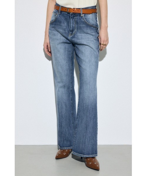 AZUL by moussy（アズールバイマウジー）の「【サイズ,身長別画像あり】AZUL DENIM センタープレスフレアデニム（デニムパンツ・レディース・ブルー/ワンウォッシュ・24inch/25inch/27inch/26inch）」の2枚目の写真