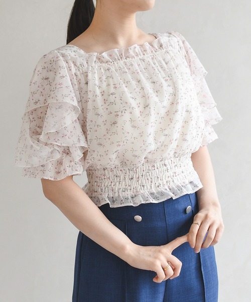 MISCH MASCH(ミッシュマッシュ)の「2026春夏新作 フラワーシャーリングブラウス(シャツ/ブラウス・レディース・ホワイト/イエロー/ブルー・フリ-)」の1枚目の写真