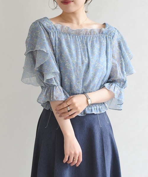 MISCH MASCH(ミッシュマッシュ)の「2026春夏新作 フラワーシャーリングブラウス(シャツ/ブラウス・レディース・ホワイト/イエロー/ブルー・フリ-)」の2枚目の写真