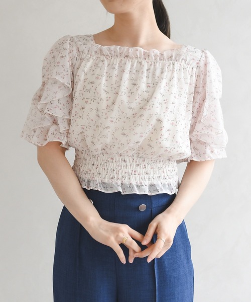 MISCH MASCH(ミッシュマッシュ)の「2026春夏新作 フラワーシャーリングブラウス(シャツ/ブラウス・レディース・ホワイト/イエロー/ブルー・フリ-)」の4枚目の写真