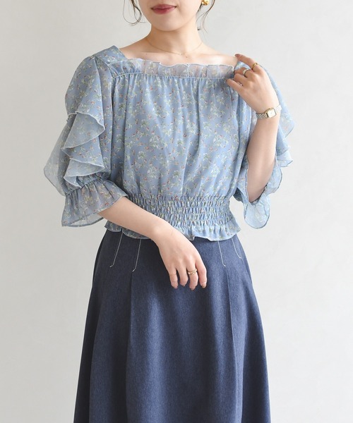 MISCH MASCH(ミッシュマッシュ)の「2026春夏新作 フラワーシャーリングブラウス(シャツ/ブラウス・レディース・ホワイト/イエロー/ブルー・フリ-)」の6枚目の写真