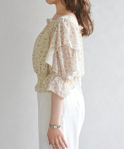 MISCH MASCH(ミッシュマッシュ)の「2026春夏新作 フラワーシャーリングブラウス(シャツ/ブラウス・レディース・ホワイト/イエロー/ブルー・フリ-)」の10枚目の写真