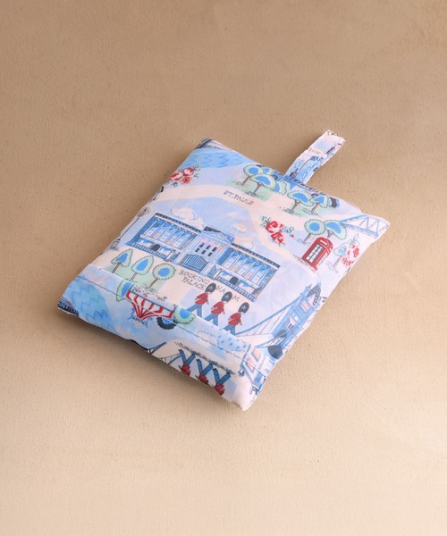Cath Kidston(キャスキッドソン)の「ミニ フォルダウェイ ショッパー London Town(エコバッグ/サブバッグ・レディース・ブルー・FREE)」の2枚目の写真