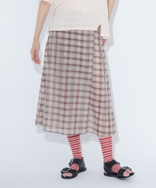 BEAMS BOY（ビームスボーイ）の「maturely / ボイル チェック ラップ スカート（スカート・レディース・ピンク/ブラウン・ONE SIZE）」の2枚目の写真