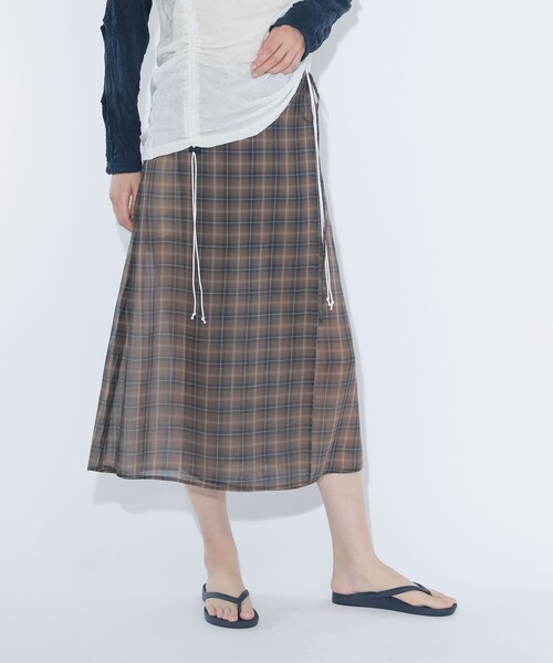 BEAMS BOY（ビームスボーイ）の「maturely / ボイル チェック ラップ スカート（スカート・レディース・ピンク/ブラウン・ONE SIZE）」の22枚目の写真