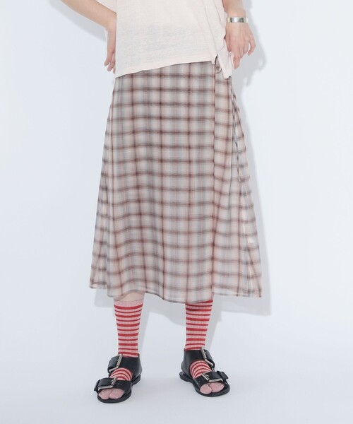 BEAMS BOY（ビームスボーイ）の「maturely / ボイル チェック ラップ スカート（スカート・レディース・ピンク/ブラウン・ONE SIZE）」の12枚目の写真