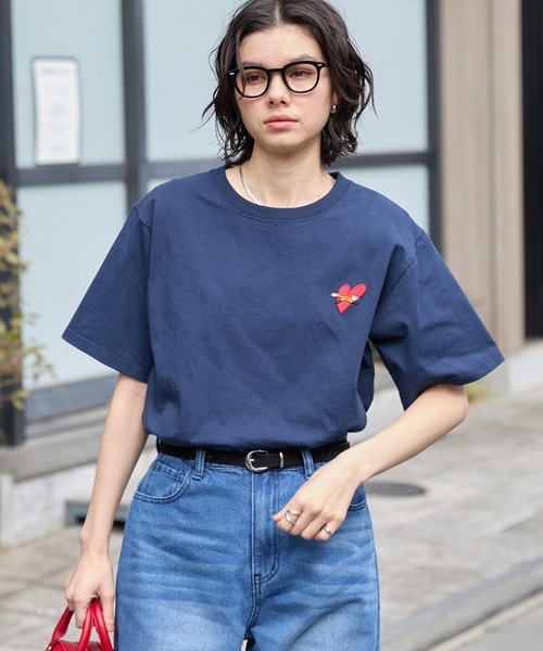 PENNEYS(ぺニーズ)の「PENNEYS/ペニーズ 別注 THE FOX ロゴ ハートワッペン刺繍 オーバーサイズ 半袖Tシャツ(Tシャツ/カットソー・レディース・ホワイト系/ブラック/オフホワイト/ブラック系/オートミール/ネイビー・L/M)」の15枚目の写真