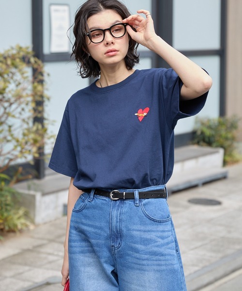 PENNEYS(ぺニーズ)の「PENNEYS/ペニーズ 別注 THE FOX ロゴ ハートワッペン刺繍 オーバーサイズ 半袖Tシャツ(Tシャツ/カットソー・レディース・ホワイト系/ブラック/オフホワイト/ブラック系/オートミール/ネイビー・L/M)」の16枚目の写真