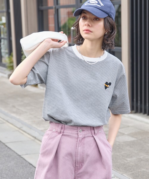 PENNEYS(ぺニーズ)の「PENNEYS/ペニーズ 別注 THE FOX ロゴ ハートワッペン刺繍 オーバーサイズ 半袖Tシャツ(Tシャツ/カットソー・レディース・ホワイト系/ブラック/オフホワイト/ブラック系/オートミール/ネイビー・L/M)」の7枚目の写真
