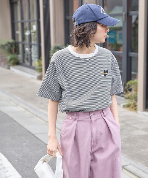 PENNEYS(ぺニーズ)の「PENNEYS/ペニーズ 別注 THE FOX ロゴ ハートワッペン刺繍 オーバーサイズ 半袖Tシャツ(Tシャツ/カットソー・レディース・ホワイト系/ブラック/オフホワイト/ブラック系/オートミール/ネイビー・L/M)」の14枚目の写真