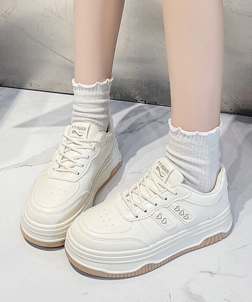 Miniministore(ミニミニストア)の「厚底スニーカー ローカット 美脚シューズ(スニーカー・レディース・オフホワイト・22.5cm/23.0cm/23.5cm/24.0cm/24.5cm)」の3枚目の写真