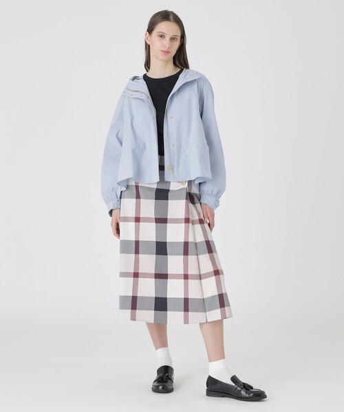 BLUE LABEL CRESTBRIDGE（ブルーレーベルクレストブリッジ）の「【はっ水】ライトウェザーマウンテンパーカー（マウンテンパーカー・レディース・ブルー/ダークネイビー・36/38）」の3枚目の写真