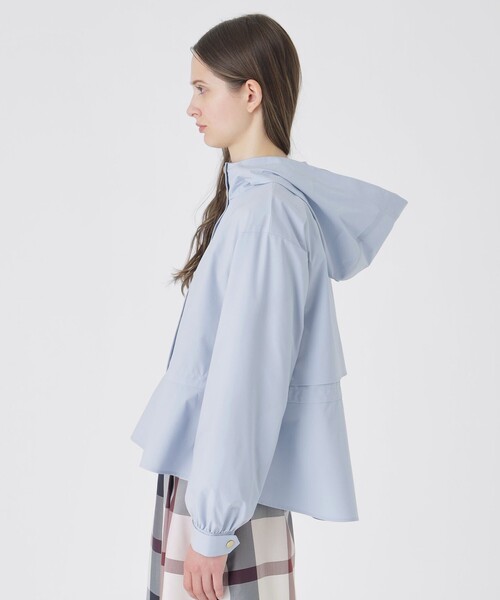 BLUE LABEL CRESTBRIDGE（ブルーレーベルクレストブリッジ）の「【はっ水】ライトウェザーマウンテンパーカー（マウンテンパーカー・レディース・ブルー/ダークネイビー・36/38）」の5枚目の写真