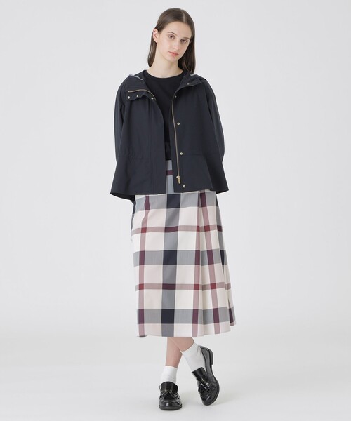 BLUE LABEL CRESTBRIDGE（ブルーレーベルクレストブリッジ）の「【はっ水】ライトウェザーマウンテンパーカー（マウンテンパーカー・レディース・ブルー/ダークネイビー・36/38）」の10枚目の写真