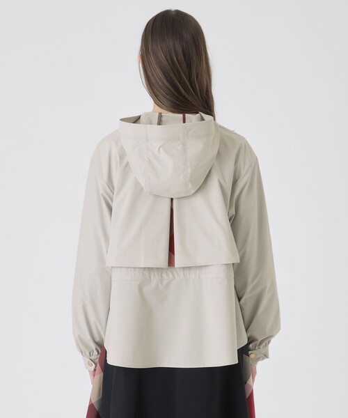 BLUE LABEL CRESTBRIDGE（ブルーレーベルクレストブリッジ）の「【はっ水】ライトウェザーマウンテンパーカー（マウンテンパーカー・レディース・ブルー/ダークネイビー・36/38）」の20枚目の写真