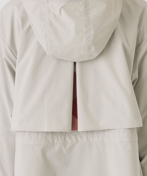 BLUE LABEL CRESTBRIDGE（ブルーレーベルクレストブリッジ）の「【はっ水】ライトウェザーマウンテンパーカー（マウンテンパーカー・レディース・ブルー/ダークネイビー・36/38）」の21枚目の写真