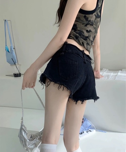 lilful(リルフル)の「フリンジデザイン スタッズ デニムショートパンツ(デニムパンツ・レディース・ブラック・S/M)」の11枚目の写真