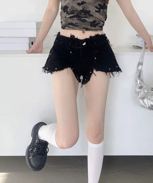 lilful(リルフル)の「フリンジデザイン スタッズ デニムショートパンツ(デニムパンツ・レディース・ブラック・S/M)」の9枚目の写真