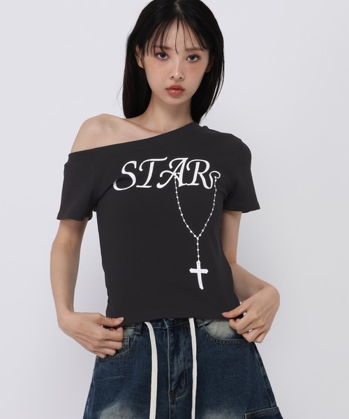 3.3 Field Trip (3.3フィールドトリップ)の「3.3 Field Trip/ワンショルクロスロゴトップス(Tシャツ/カットソー・レディース・ブラック/グレー/レッド/ホワイト・FREE)」の3枚目の写真