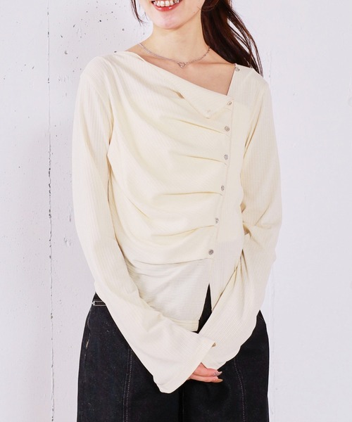 archives(アルシーヴ)の「【ONかわ】2wayアシメボタンカットTOPS(Tシャツ/カットソー・レディース・チャコールグレー/ブラック/ネイビー/イエロー/モカ・MEDIUM)」の5枚目の写真