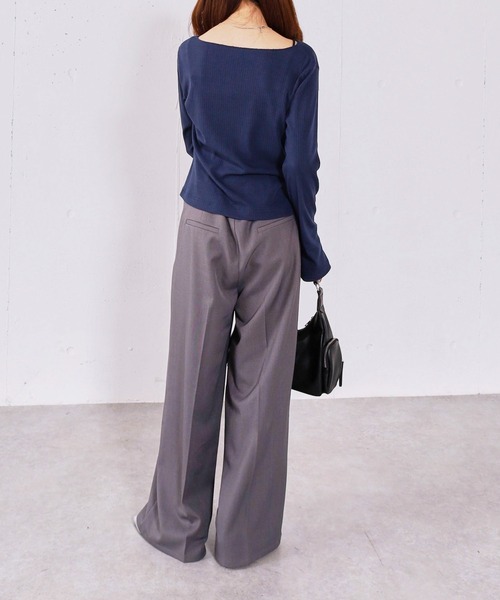 archives(アルシーヴ)の「【ONかわ】2wayアシメボタンカットTOPS(Tシャツ/カットソー・レディース・チャコールグレー/ブラック/ネイビー/イエロー/モカ・MEDIUM)」の7枚目の写真