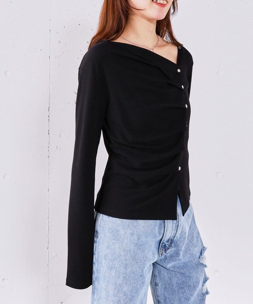 archives(アルシーヴ)の「【ONかわ】2wayアシメボタンカットTOPS(Tシャツ/カットソー・レディース・チャコールグレー/ブラック/ネイビー/イエロー/モカ・MEDIUM)」の10枚目の写真