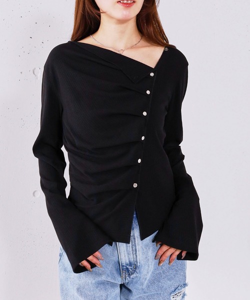 archives(アルシーヴ)の「【ONかわ】2wayアシメボタンカットTOPS(Tシャツ/カットソー・レディース・チャコールグレー/ブラック/ネイビー/イエロー/モカ・MEDIUM)」の8枚目の写真