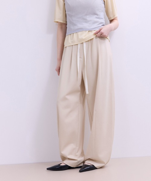 ADAM ET ROPE'（アダムエロペ）の「【WEB限定】ハイウエストカーブパンツ（その他パンツ・レディース・オフホワイト/ブラック/キャメル・34/36/38）」の14枚目の写真